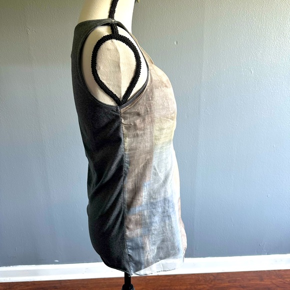 TINY GRAY TOP. SIZE SMALL. - Picture 3 of 9